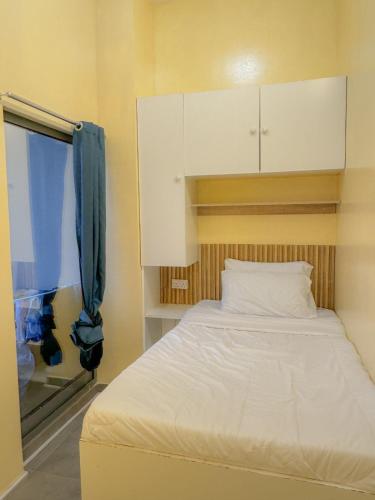 Modern Private Hostel Room near Business Bay Downtownにあるベッド