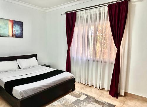 Giường trong phòng chung tại Spacious 2 Bedroom House in Kampala - WanderHomes