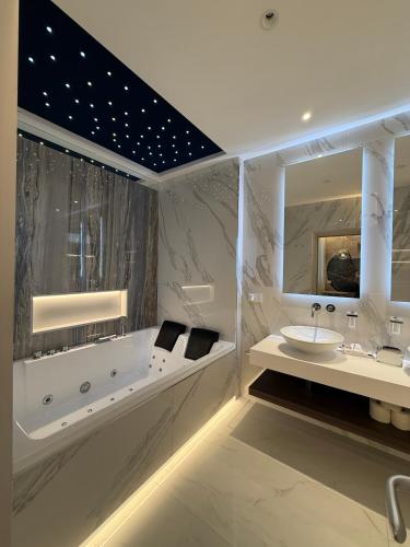 Saretta Luxury Suites photo 3