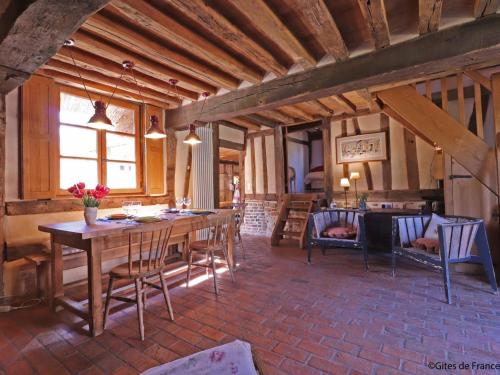 Photo de la galerie de l'établissement Chaumière typique avec jardin, animaux admis, WIFI inclus - FR-1-497-202, à Saint-Évroult-de-Montfort
