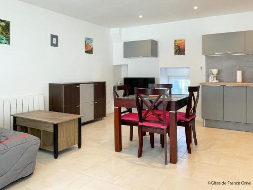 Maison rénovée avec WIFI et animaux admis, près de la Suisse Normande - FR-1-497-242