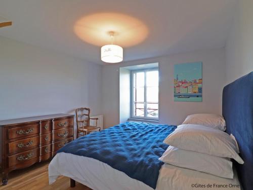 a bedroom with a bed and a dresser at Maison normande rénovée avec grand jardin, idéale pour famille, proche lac et randonnées - FR-1-497-143 in Ménil-Gondouin