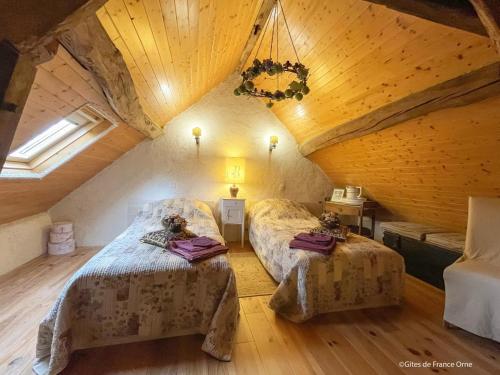 Ruang duduk di Maison Normande avec Jardin, Terrasse et WIFI Inclus - FR-1-497-220