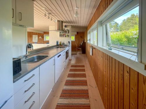 Η κουζίνα ή μικρή κουζίνα στο Holiday Home Near Mols Bjerge And Skødshoved Beach