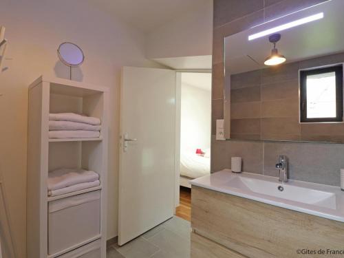 Ένα μπάνιο στο Maison de charme : piscine, sauna, salle de jeux, studio en option, idéal pour détente et sport - FR-1-497-140