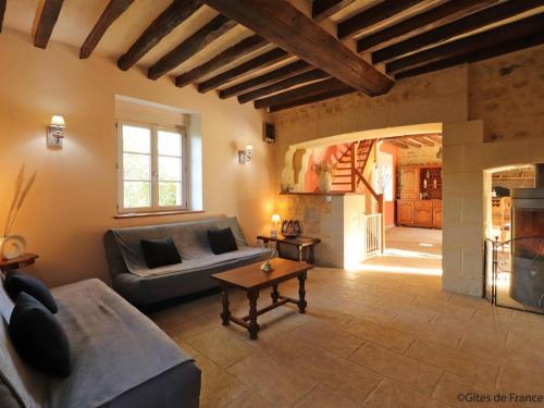 Galeriebild der Unterkunft Maison ancienne avec jardin et spa extérieur - FR-1-497-168 in Le Pin-la-Garenne