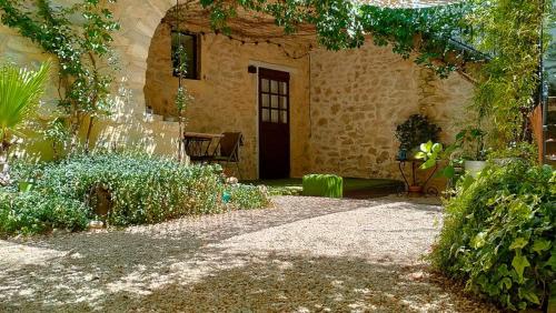Zahrada ubytování Charming Apartment In The Heart Of Fons-Sur-Lussan