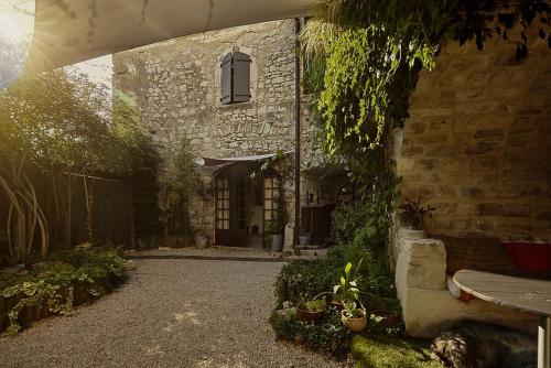 Zahrada ubytování Charming Apartment In The Heart Of Fons-Sur-Lussan
