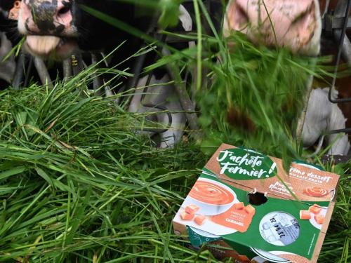 a box of juice fertilizer sitting in the grass at Gîte Rustique avec Terrasse, Jardin Privatif et Visite de Ferme à Vêtre-sur-Anzon - FR-1-496-290 in Saint-Julien-la-Vêtre