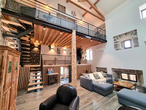 Gîte de Charme 6 Pers avec Jardin et Spa à Champdieu - FR-1-496-352