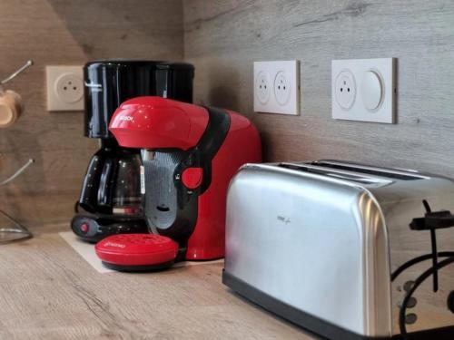 a red mixer and a toaster on a counter at Maison spacieuse avec jardin, près de Disneyland et Reims, idéale pour familles et amis - FR-1-532-22 in Viels-Maisons