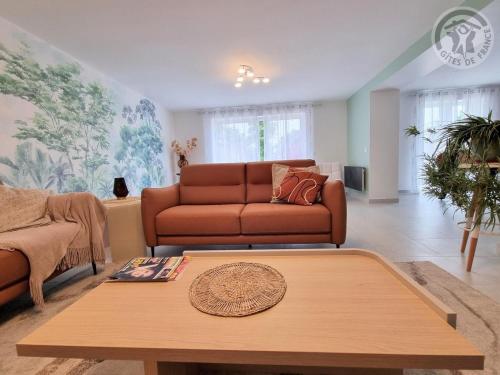 a living room with a couch and a table at Maison spacieuse avec jardin, près de Disneyland et Reims, idéale pour familles et amis - FR-1-532-22 in Viels-Maisons