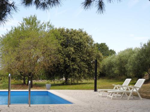 Bazén v ubytování Sunny Holiday Home nebo v jeho okolí