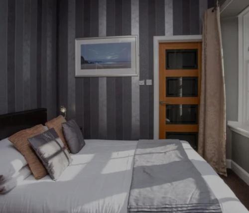 Ένα ή περισσότερα κρεβάτια σε δωμάτιο στο North Kessock Hotel