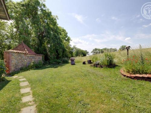 Zahrada ubytování Maison de campagne avec Jacuzzi, Sauna, Wi-Fi et Jardin privatif - FR-1-496-52