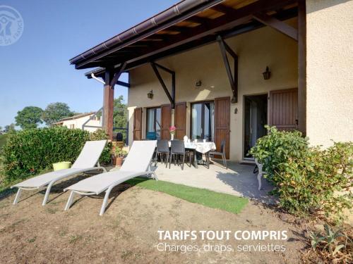 Gîte familial tout confort avec jardin, salle de jeux, garage et terrasse, près de Saint-Étienne - FR-1-496-204