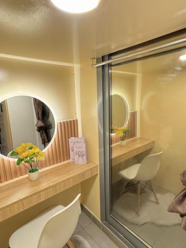 ドバイにあるModern Private Hostel Room near Business Bay Downtownのギャラリーの写真