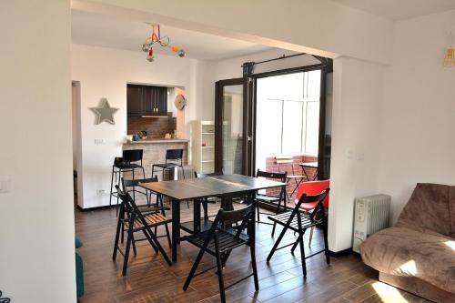 Η κουζίνα ή μικρή κουζίνα στο Sunny apartment with side view to the Danube