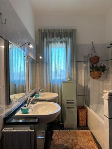 Ένα μπάνιο στο Demetra House