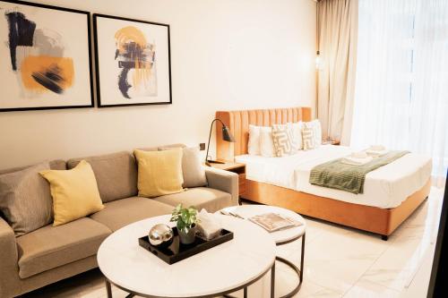 Chic Business Bay Retreat l Pool, Luxury Amenities