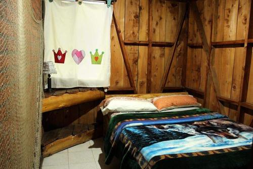 a room with a bed in a wooden cabin at Ecohotel Villa Natalia in Boquía