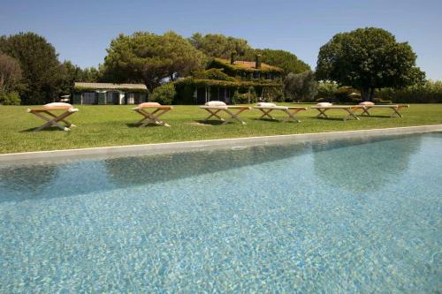 Bazén v ubytování Villa With Views Of The Tuscan Maremma nebo v jeho okolí