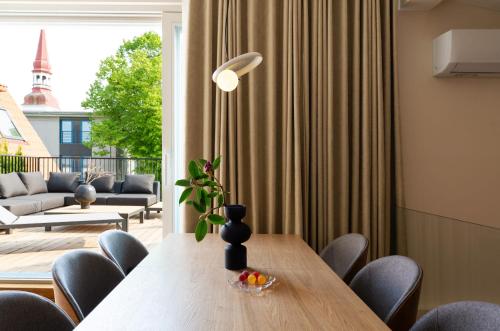 a dining room with a table and chairs at Jannseni Residents in Pärnu