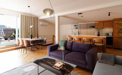 a living room with a purple couch and a table at Jannseni Residents in Pärnu