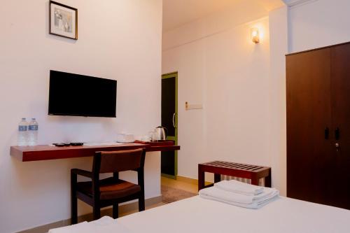 Televisyen dan/atau pusat hiburan di Saveska Apartments Piliyandala - Non-Residents only