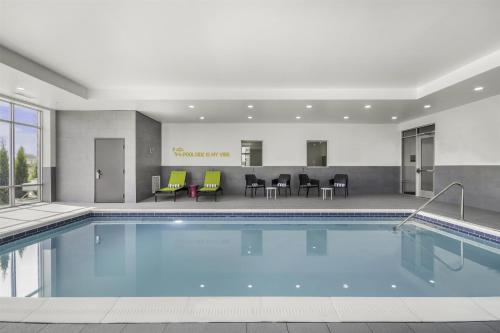 Πισίνα στο ή κοντά στο Home2 Suites By Hilton Cincinnati Midtown Oakley