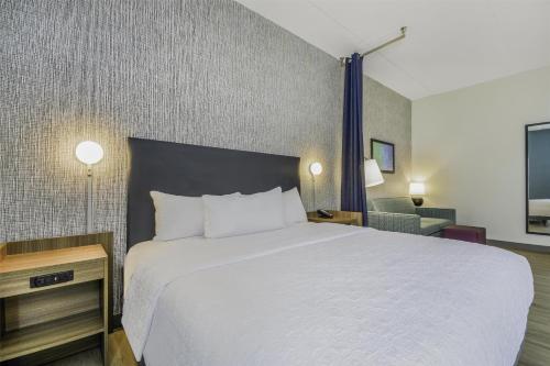 Ένα ή περισσότερα κρεβάτια σε δωμάτιο στο Home2 Suites By Hilton Cincinnati Midtown Oakley
