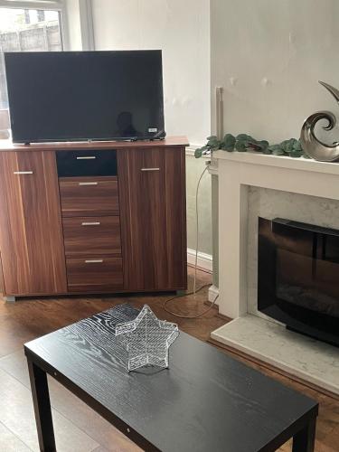 TV a/nebo společenská místnost v ubytování Tamworth Home