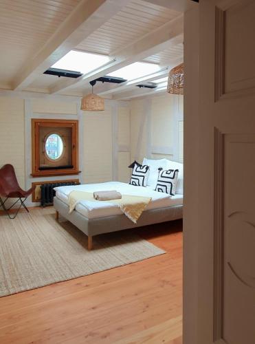 a large bedroom with a bed and a fireplace at Stadtvilla An der Viergelindenbrücke in Rostock