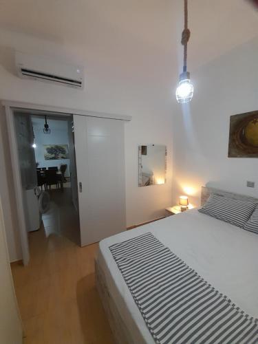 Postel nebo postele na pokoji v ubytování Golden View House