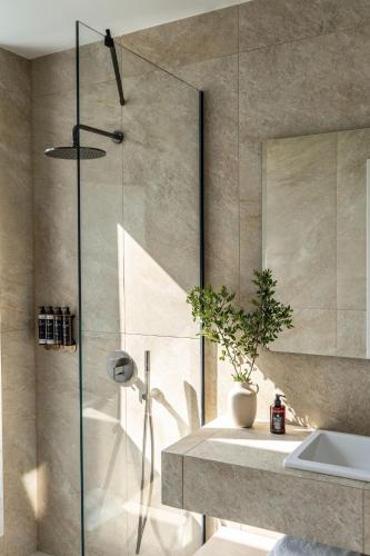 Bilik mandi di Syvana Exquisite Villas
