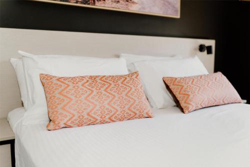 Una cama o camas en una habitación de Nightcap at Barkly Hotel