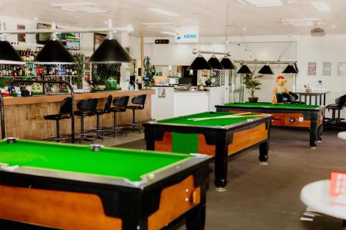 Una mesa de billar en Nightcap at Barkly Hotel