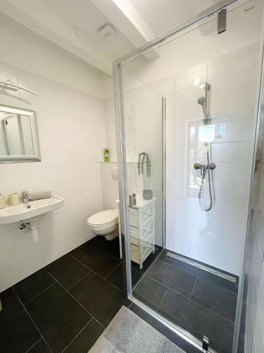 Bilik mandi di Lator-Hans Apartmanház