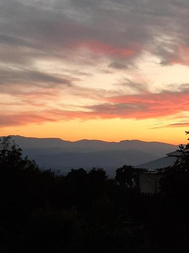 a sunset with the mountains in the background at Brunnsteffl - Ferienhaus Lindner in Sankt Andrä-Höch