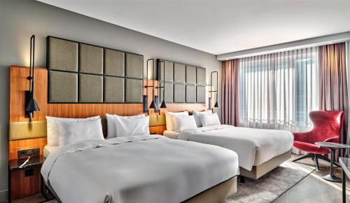En eller flere senge i et værelse på Radisson Blu Hotel, Hamburg Airport