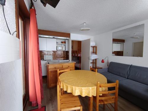 Studio rénové skis aux pieds avec parking - 4 pers - FR-1-445-95