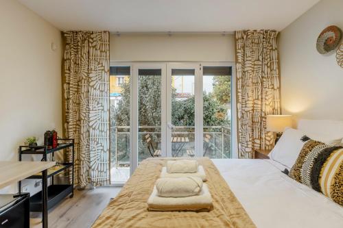 Postel nebo postele na pokoji v ubytování Cortes Reais Guesthouse By All2gether