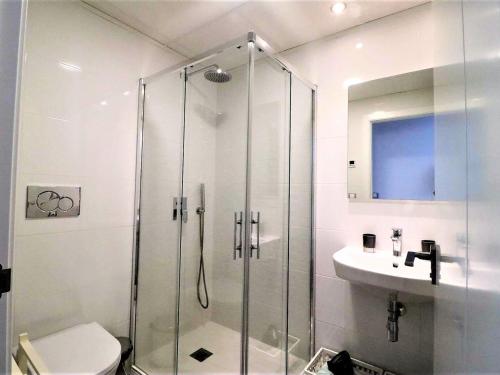 Koupelna v ubytování Encantador apartamento con piscina y jardín a 200m de la playa, San Juan de los Terreros - ES-376-20