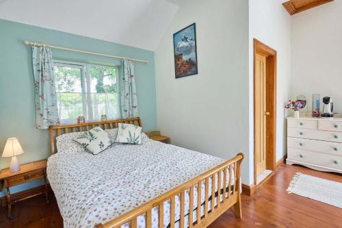 Ένα ή περισσότερα κρεβάτια σε δωμάτιο στο Host & Stay - The Lodge