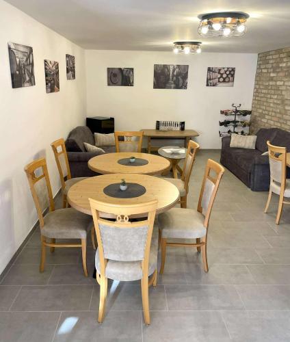 Ruang duduk di Lator-Hans Apartmanház