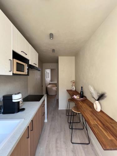 Kuchyň nebo kuchyňský kout v ubytování Harmony Room Suite avec Balnéo