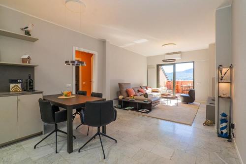a kitchen and living room with a table and chairs at Yachting Residence in Ghiffa