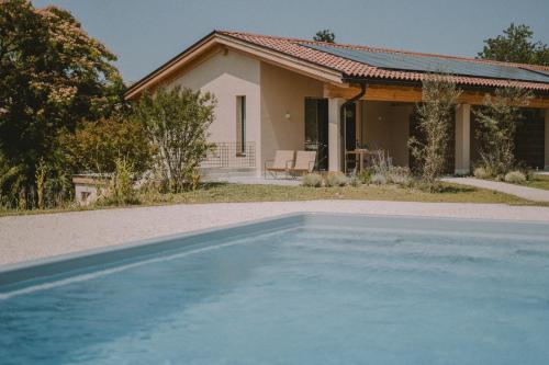 a house with a swimming pool in front of it at Agriturismo Corte Pravecchio in Valeggio sul Mincio