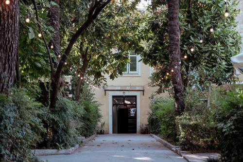 a driveway leading to a house with trees at Kulla Inglizit in Shkodër