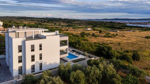 Panoramica apartment w balcony and swimming pool